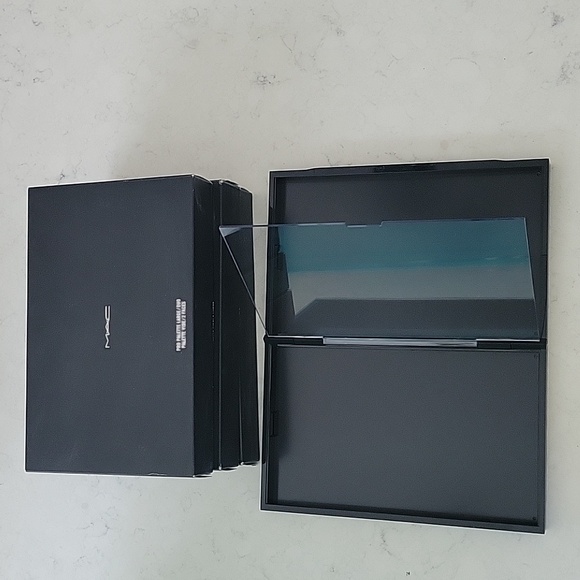 3 MAC Pro Palettes Large - Picture 2 of 3